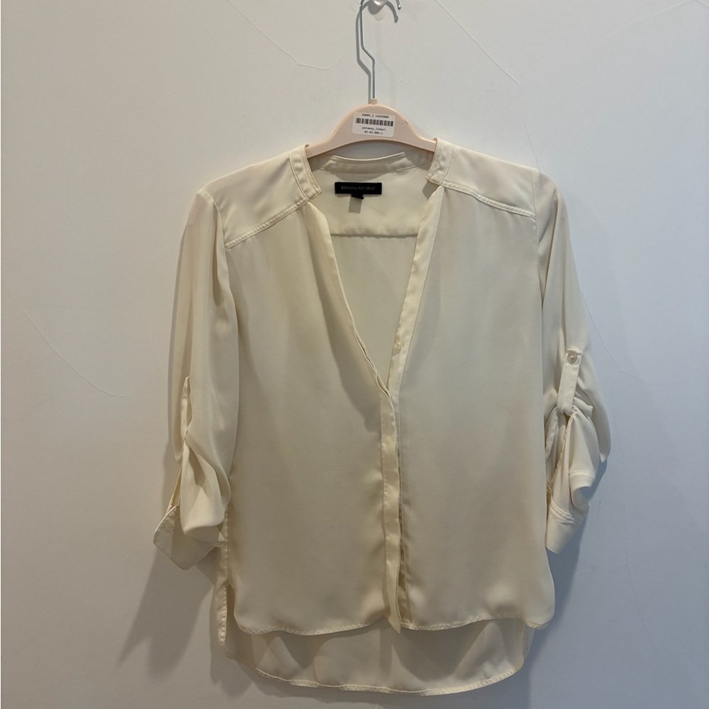 Banana Republic Cream Blouse 3/4 Sleeve V-Neck